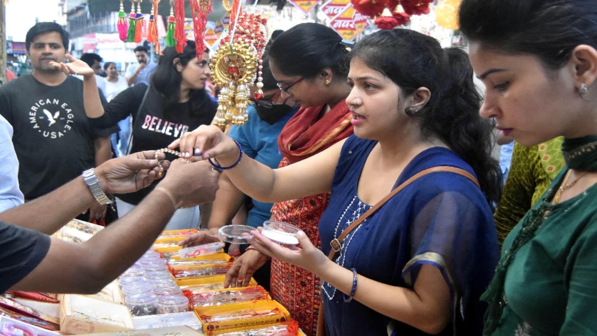 Raksha Bandhan 2022: Celebrate Raksha Bandhan on August 11, astrologer told the best muhurt for the festival