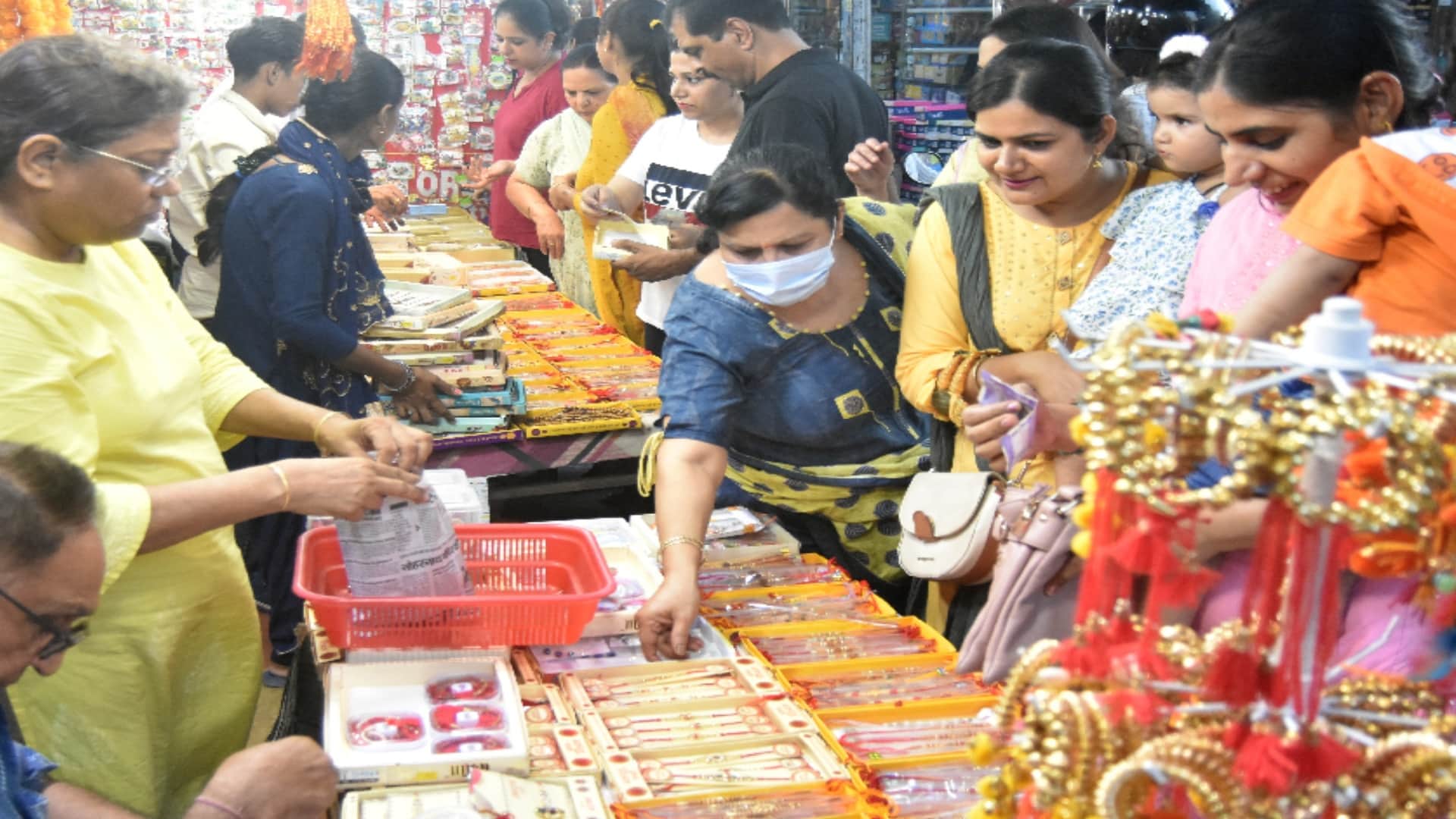 Raksha Bandhan 2022: Celebrate Raksha Bandhan on August 11, astrologer told the best muhurt for the festival