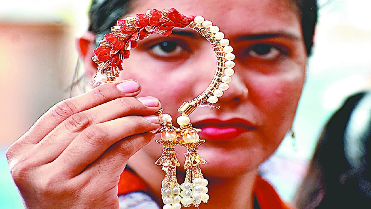 Raksha Bandhan 2022: Celebrate Raksha Bandhan on August 11, astrologer told the best muhurt for the festival