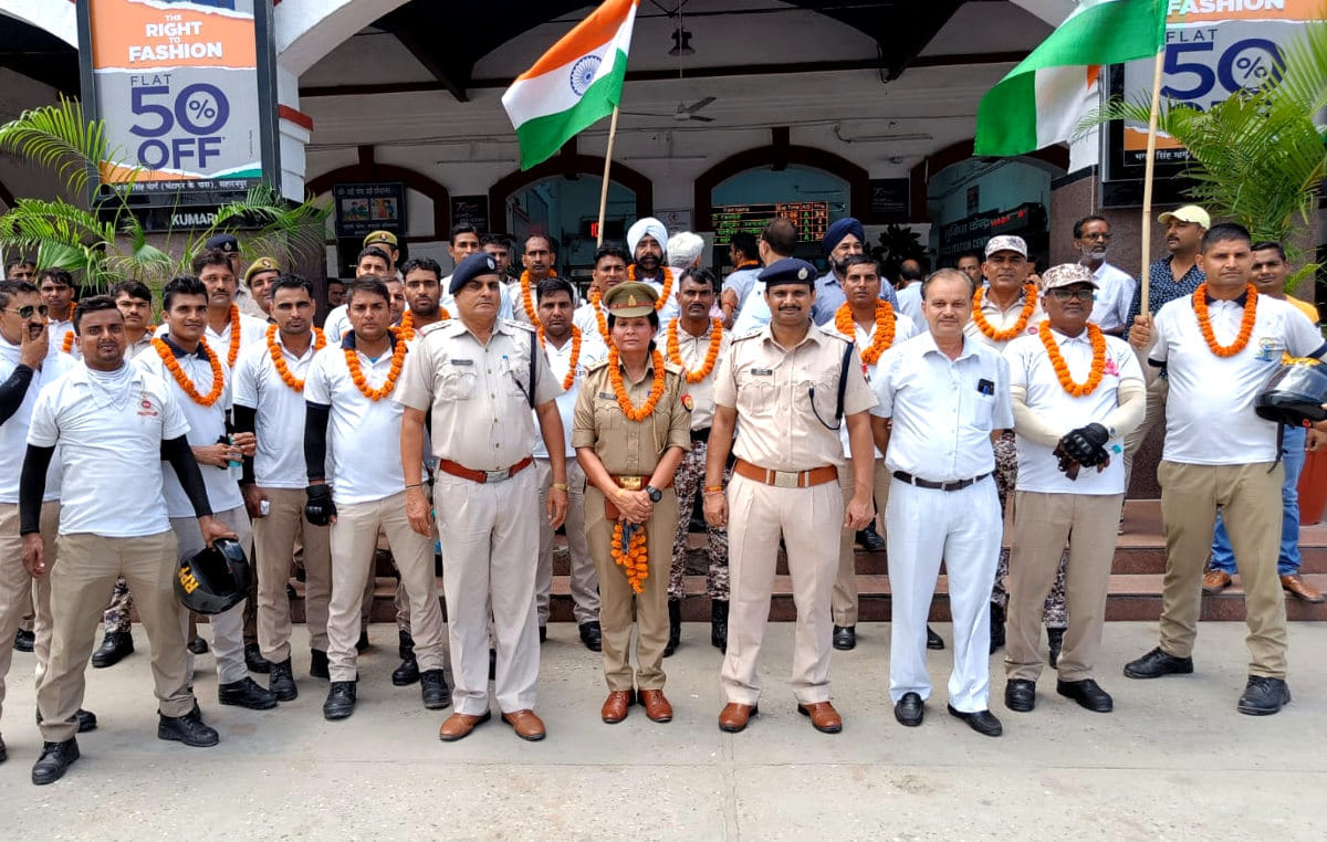 Bike rally leaves for Delhi from railway station