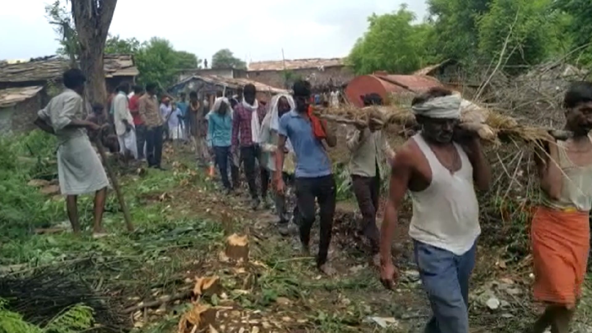 Dabangs occupied the cremation ground in Chhatarpur, stopped the last journey,