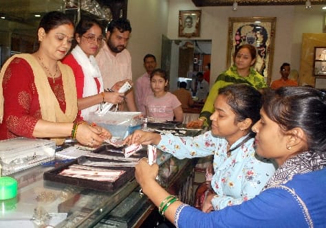 Rakshabandhan festival: Gold and silver rakhis scattered in the bullion market