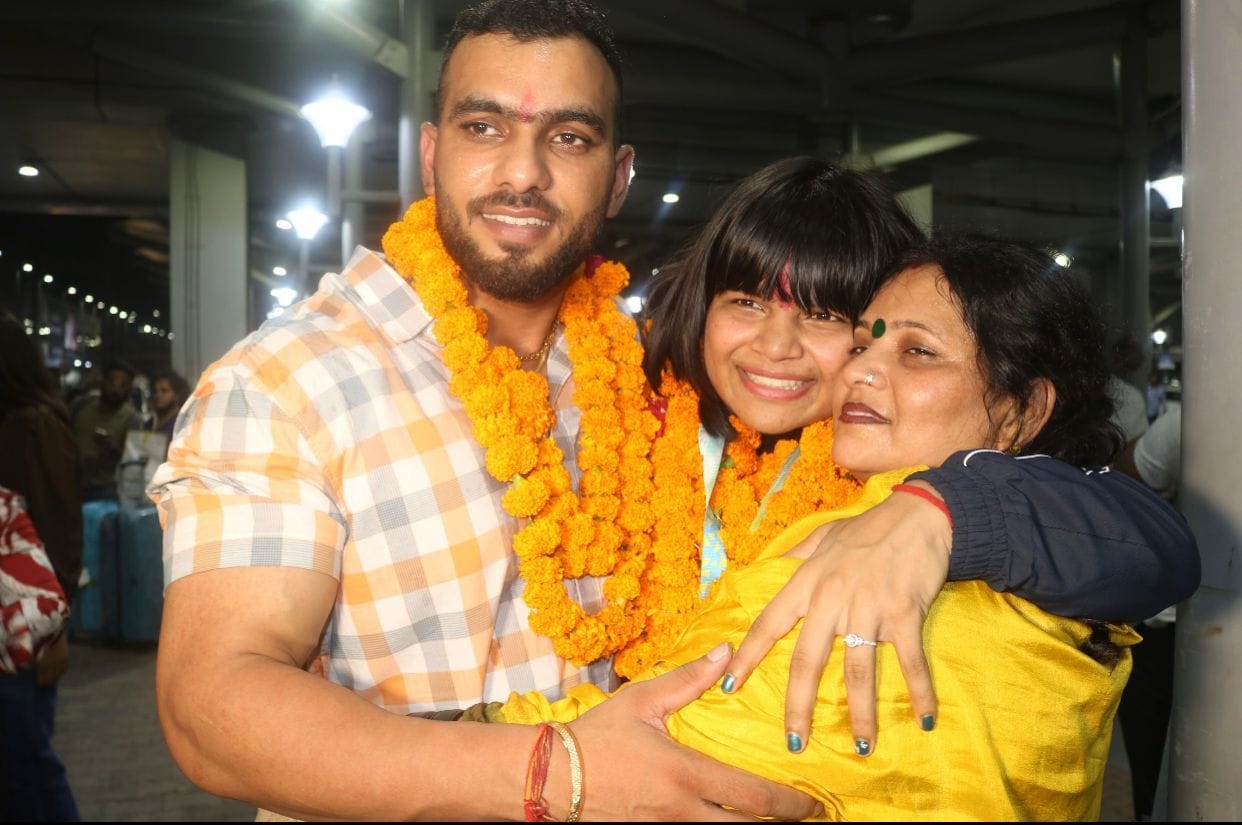 Drums and drums to welcome Divya who returned with a medal