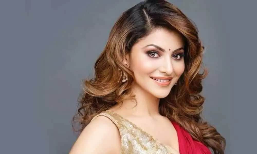 Urvashi Rautela New Post With Caption mohabbat se door hokar dekho Users Say It is For Rishabh Pant