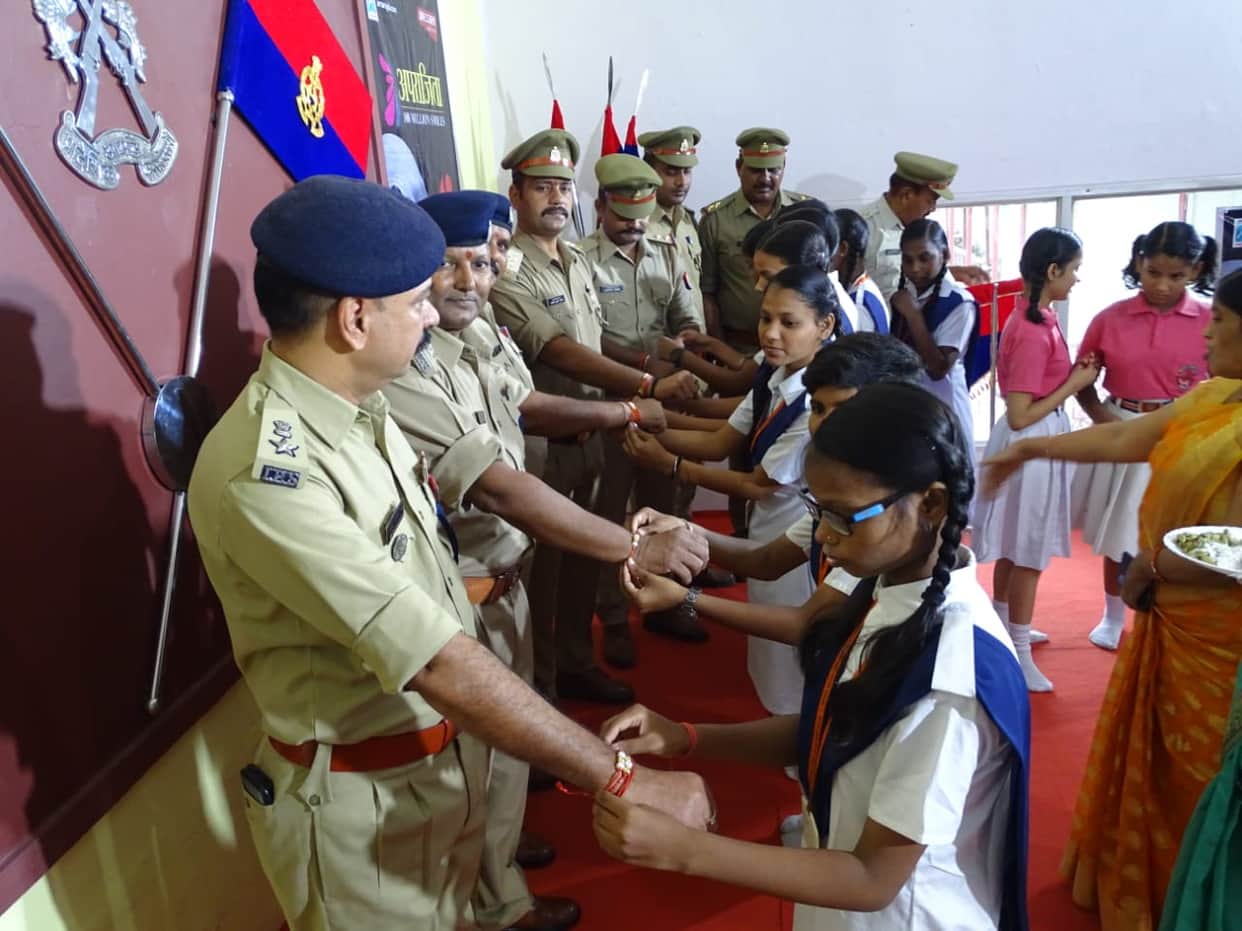 Amar Ujala Aparajita Campaign Raksha bandhan celebrated in 34th vahini PAC varanasi