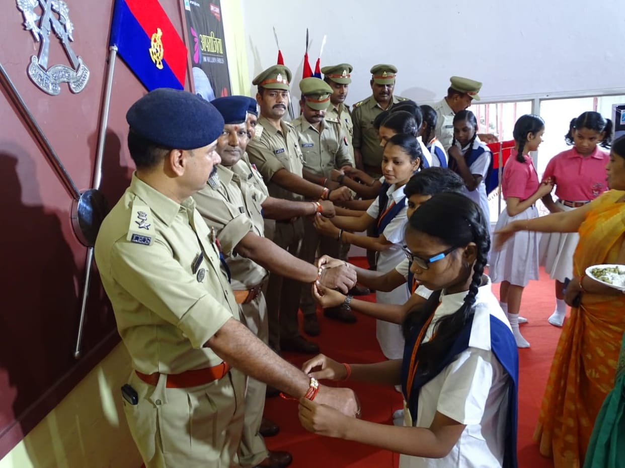 Amar Ujala Aparajita Campaign Raksha bandhan celebrated in 34th vahini PAC varanasi