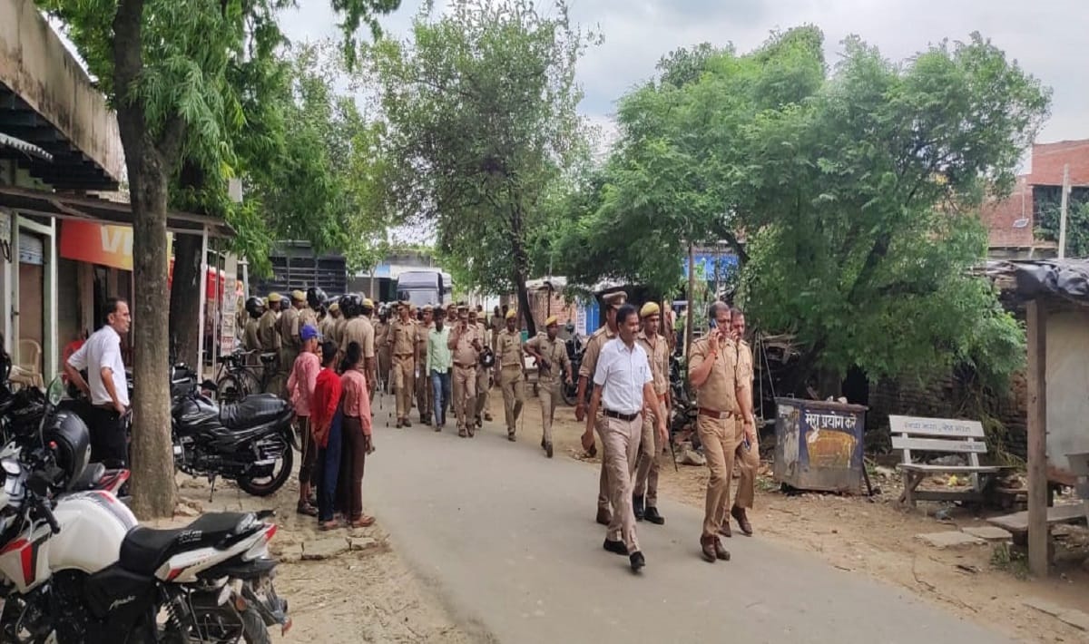 Shops closed in Kardhana Bazar varanasi today after ruckus yesterday during muharram