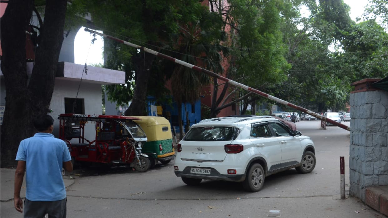 Security of Delhi Metro No CCTV in parking, vehicles being parked without checking
