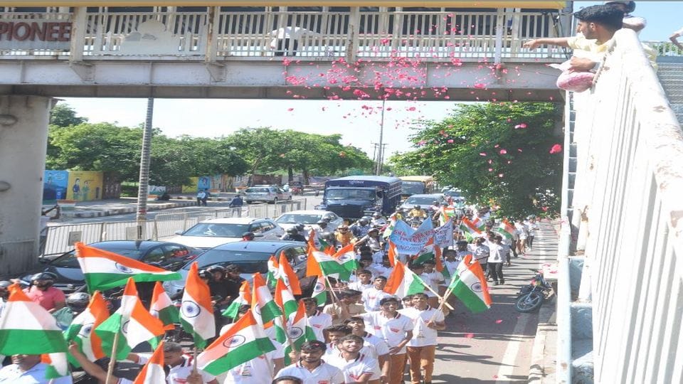 Amar Ujala Campaign Maa Tujhe Pranam five hundred students participated in Walk for Unity in Agra