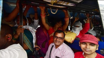 Hathras News: बिना टिकट बस में बैठे होने पर पकड़ लेगी यह डिवाइस, रोडवेज कर रही लगाने की तैयारी यूपी रोडवेज की बस में सफर करते हुए