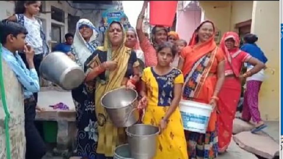 Water crisis on Raksha bandhan supply remained closed in old city and Yamunapar