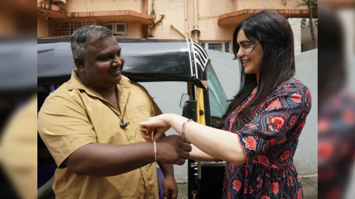 Rakshabandhan 2022 bollywood actress Adah sharma tied rakhi to auto drivers see video