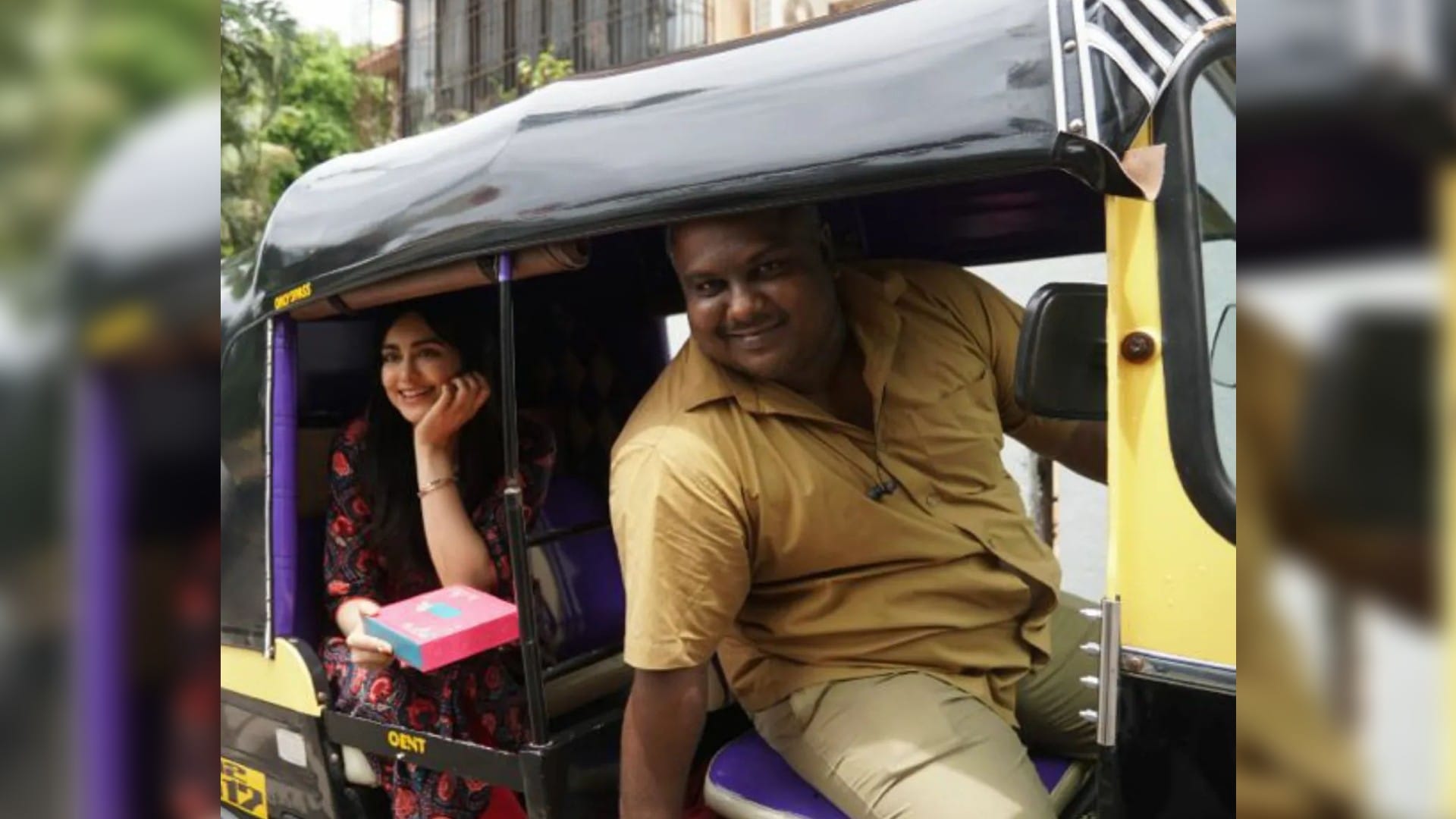 Rakshabandhan 2022 bollywood actress Adah sharma tied rakhi to auto drivers see video