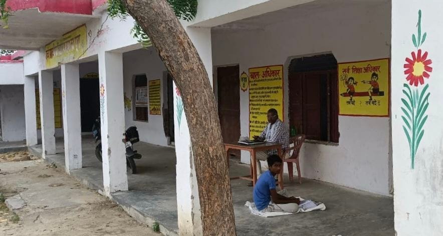 Amazing A school where Guruji is teaching only one student