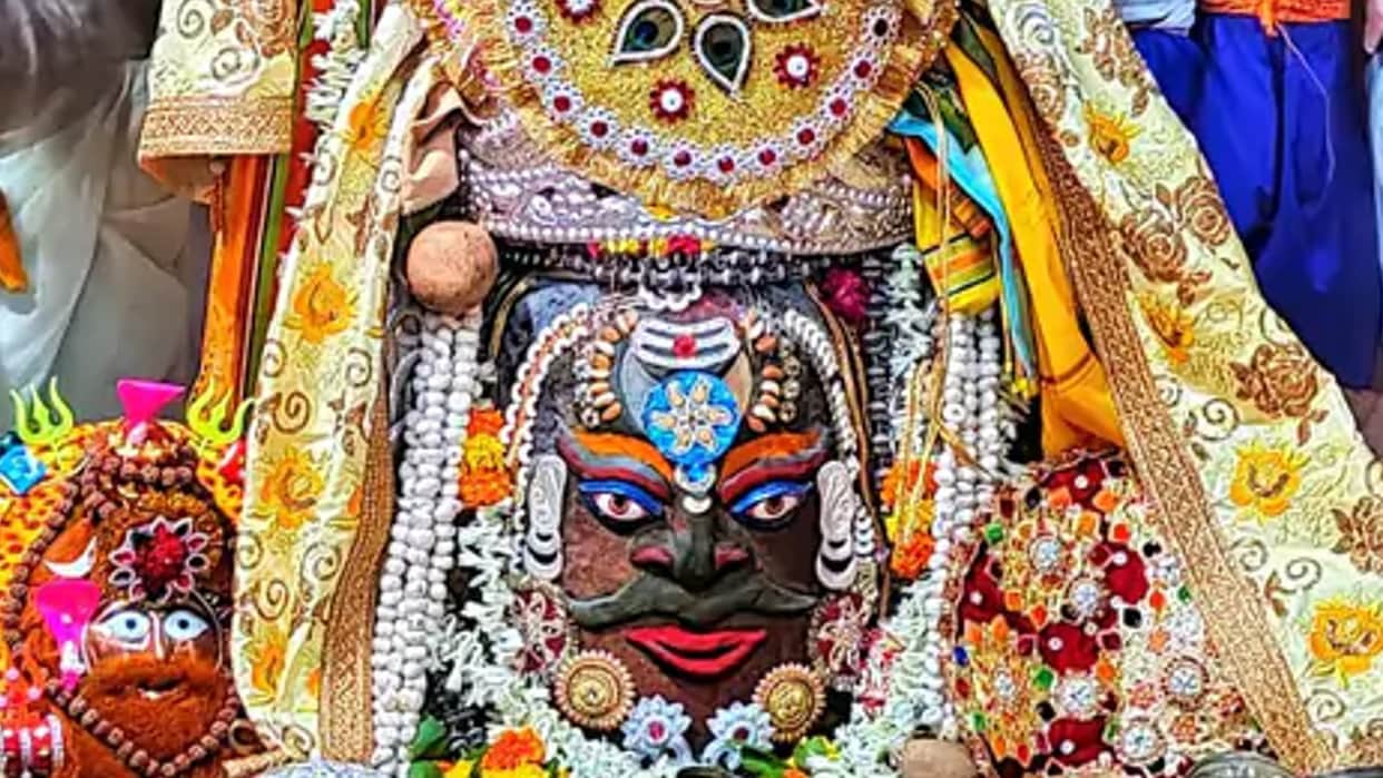 First Rakhi tied to Baba Mahakal located in Ujjain, Rakshabandhan will be enjoyed by more than 1.25 lakh laddu