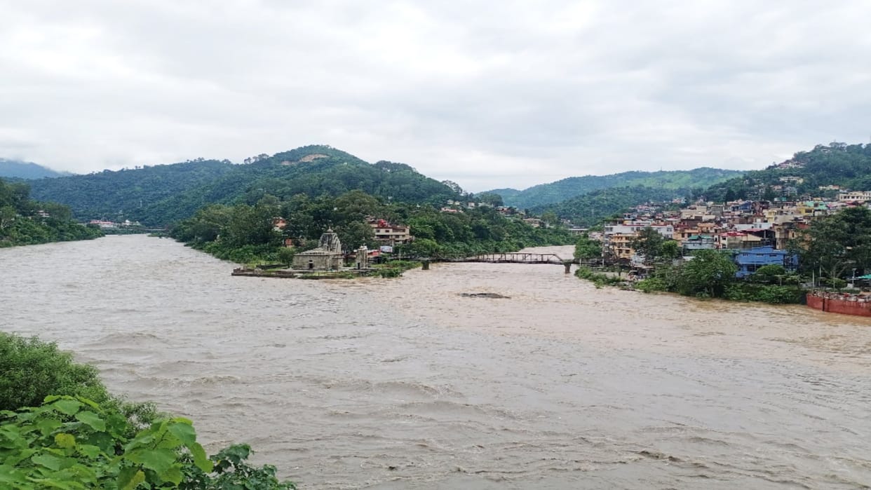 Due to heavy rainfall the water level of Pong Dam reached 1351.20 feet, all five gates of Pandoh Dam opened