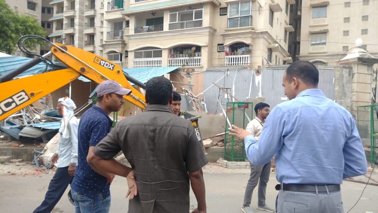 Bulldozer run on illegal construction of BJP District Vice President in varanasi