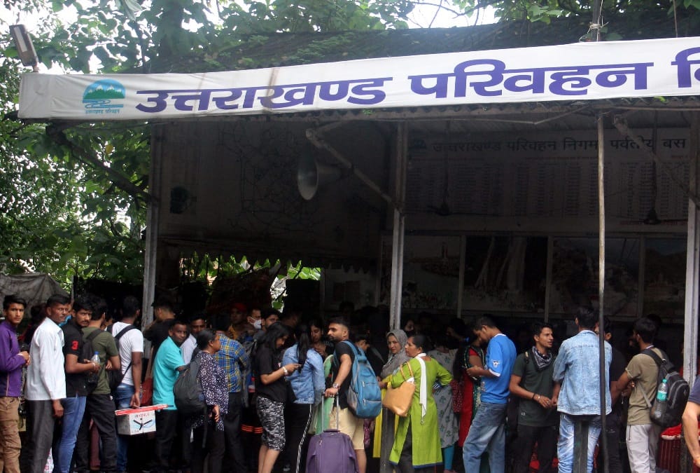 Raksha Bandhan 2022: Huge Crowd in uttarakhand roadways bus for free travel see photos