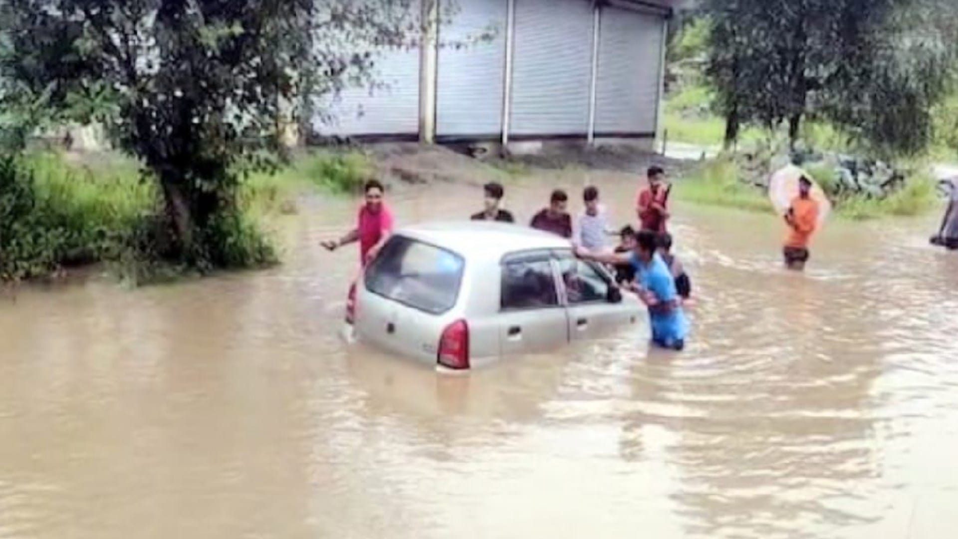 Clouds burst in Himachal's Ani-Chamba, Nani-Dohti killed in Kullu, five injured in Rohru due to debris