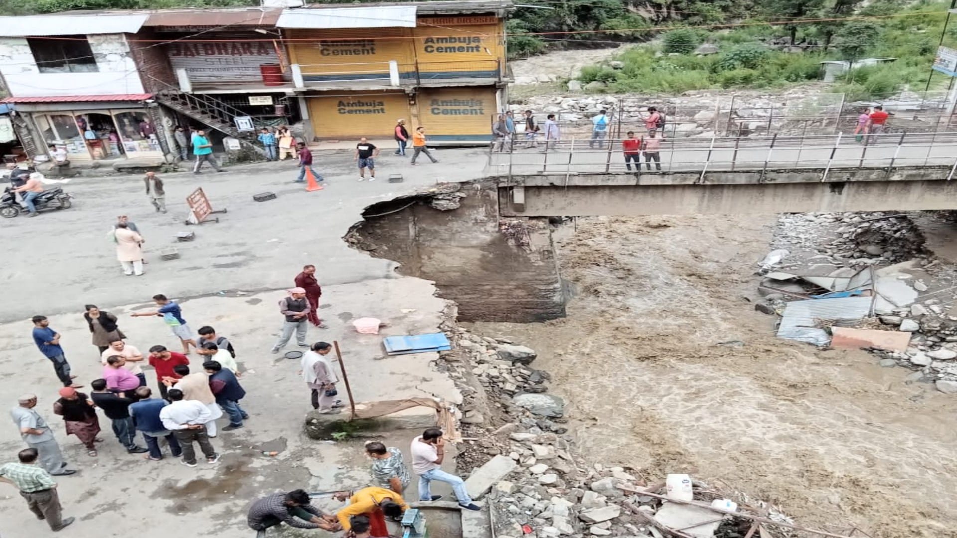 Clouds burst in Himachal's Ani-Chamba, Nani-Dohti killed in Kullu, five injured in Rohru due to debris