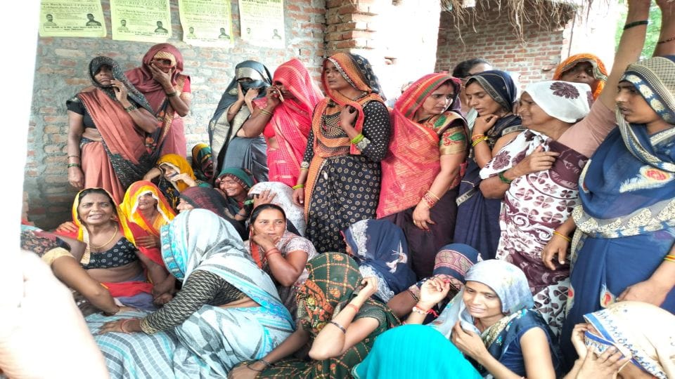 Farmer dies due to electrocution in firozabad