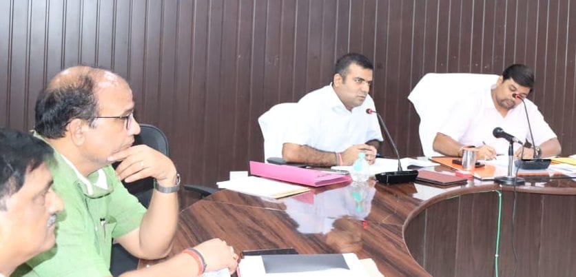 Chitrakoot: Tricolor hoisted at every house, District Magistrate held a meeting regarding the Amrit festival of independence
