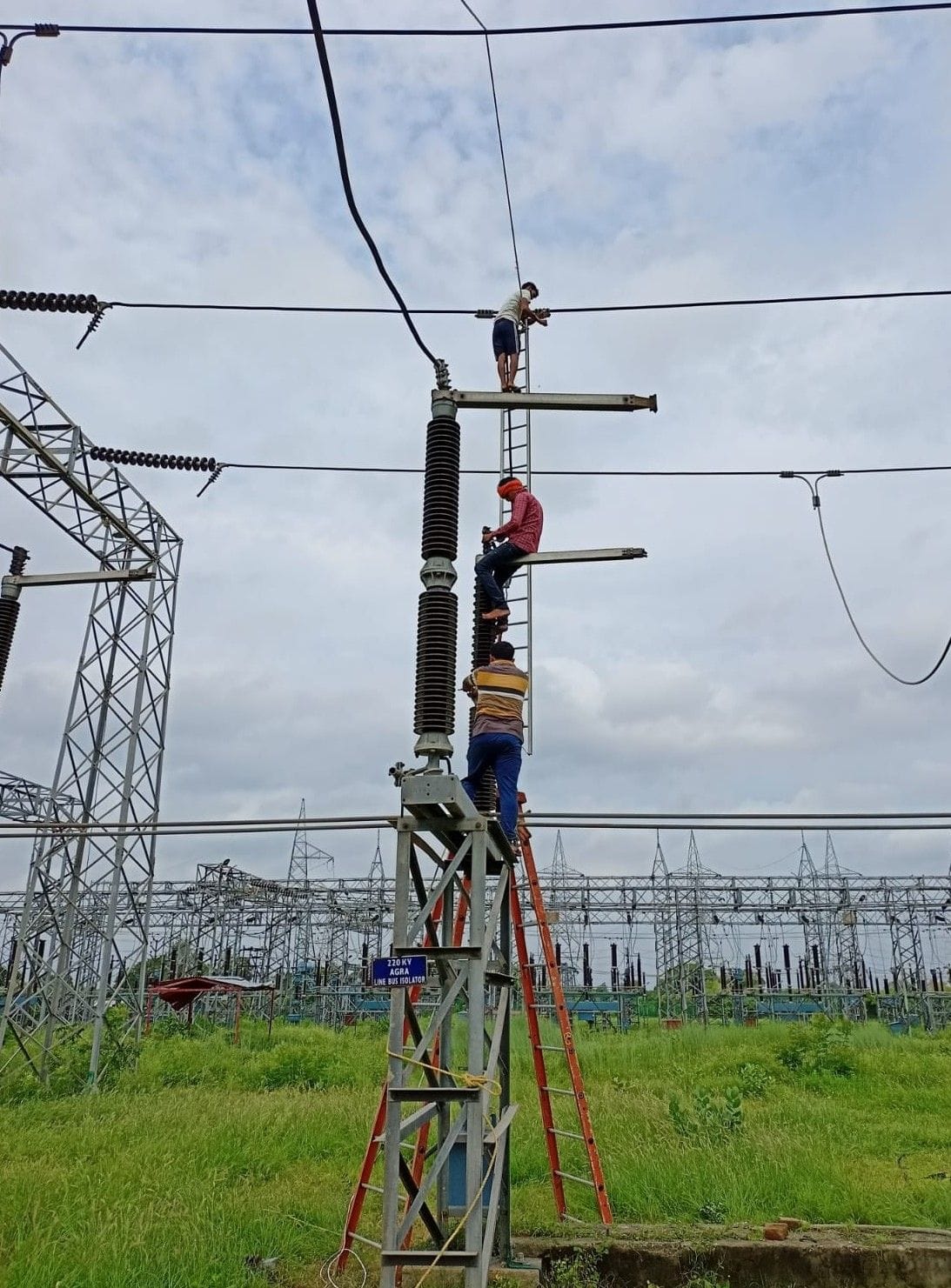 Hathras: Repair done in Meetai power substation, disrupted