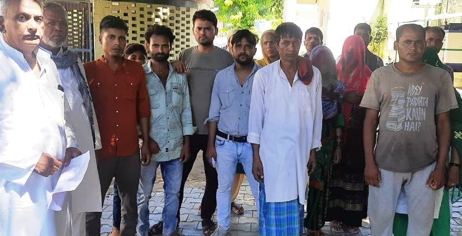 Hathras: People reached the police station complaining about illegal drug trade