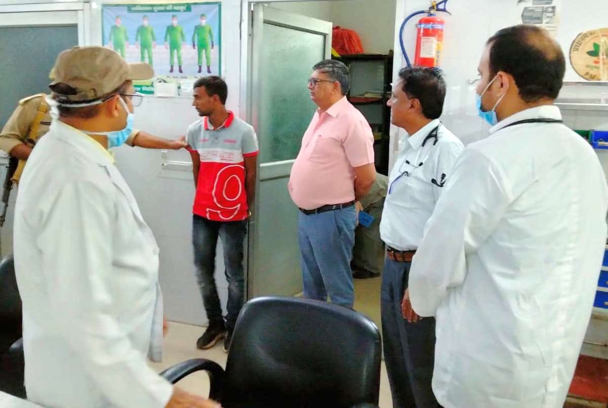 In the district hospital of Mahoba, DM got dirty, expressed displeasure