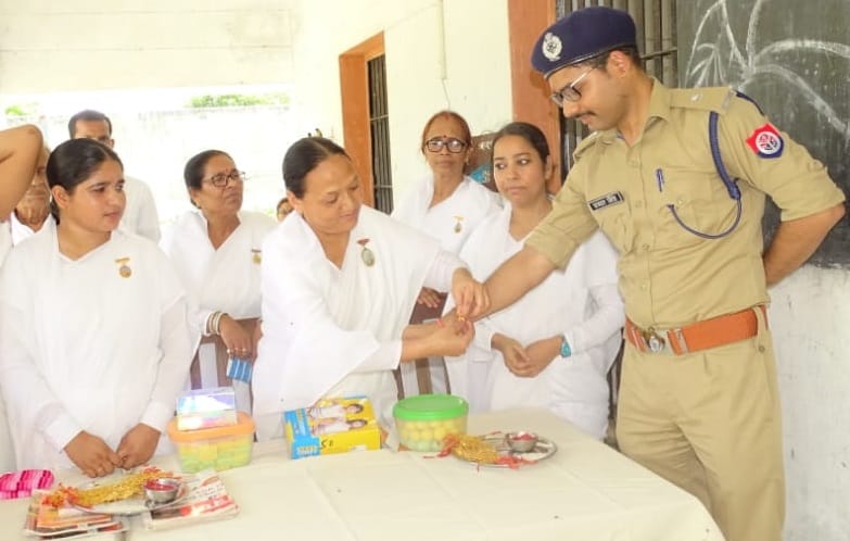 Rakhi dam to the jawans gave the message of love and harmony