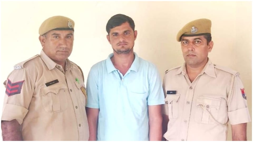Patwari arrested with gunpowder and weapon In Jalore