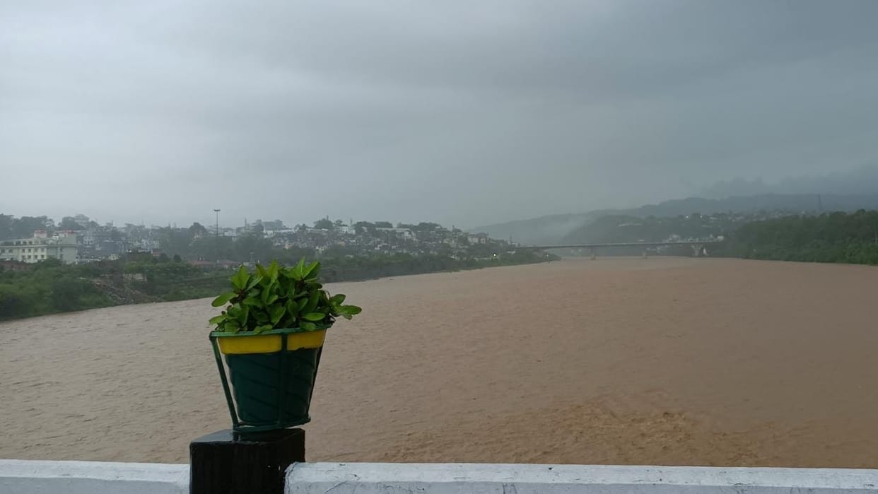 jammu kashmir weather news heavy rain in jammu kashmir many roads blocked