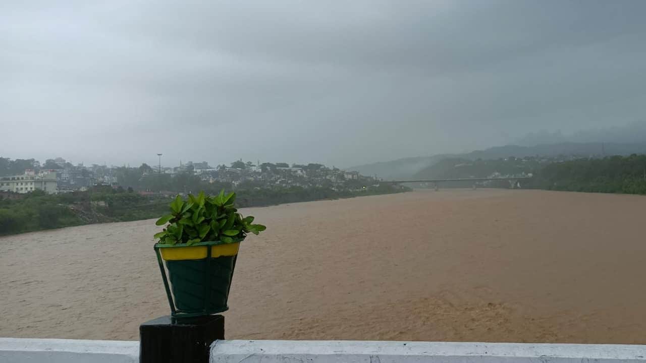 एमपी मौसम आज: मध्य प्रदेश के कई हिस्सों में तेज बारिश का दौर जारी है।