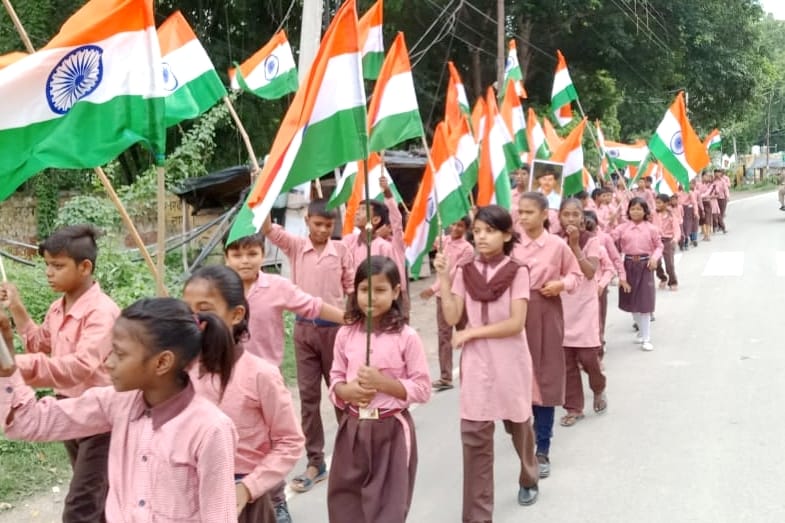 Slogan resonated in the street, our flag should be high