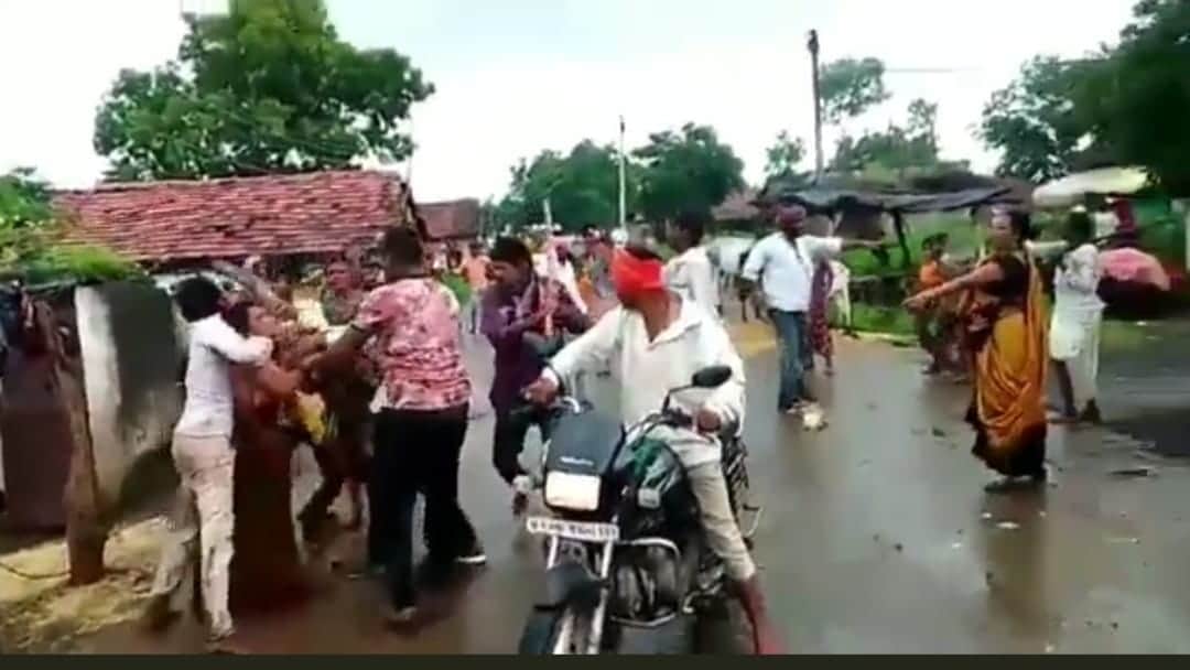 MP NEWS: In Jhabua, the miscreants beat up the woman with sticks, on the day of Rakshabandhan, humanity was as