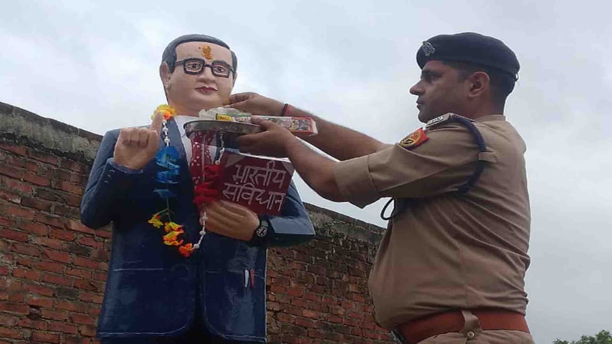 Kanpur Dehat: Anarchists broke the statue of Dr. Ambedkar