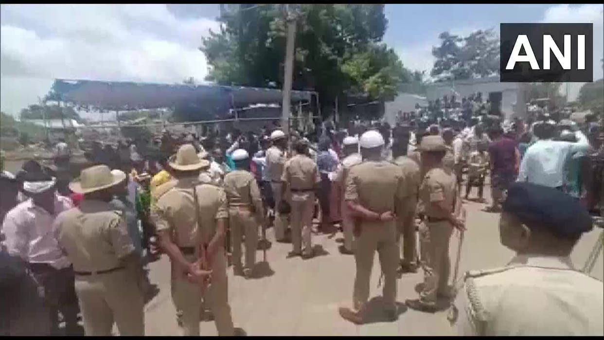Karnataka Two people died while 6 were injured after a clash broke out between two groups at Hulihyder village