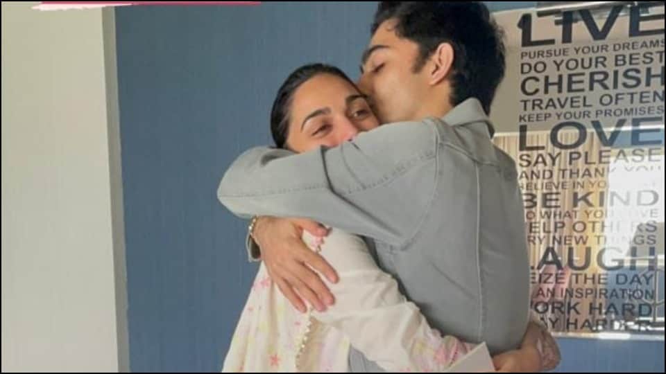 photos of the day ananya panday kartik aaryan sara ali khan kiara advani shilpa shetty mouni roy