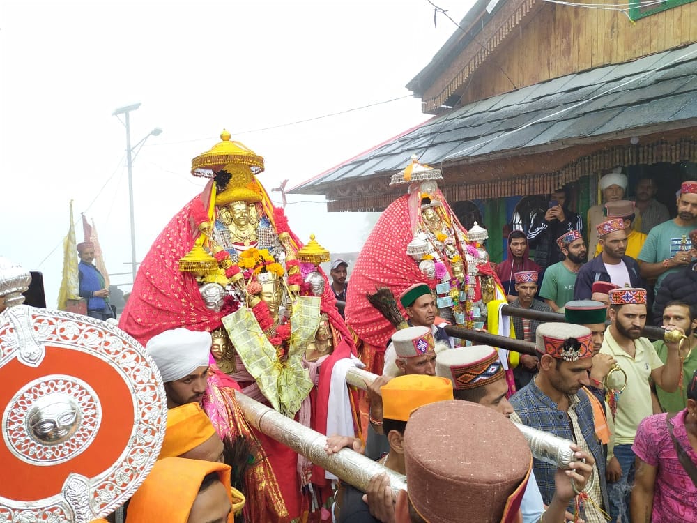 Khudijal deity came out of the temple, circumambulated the fair site on the chariot