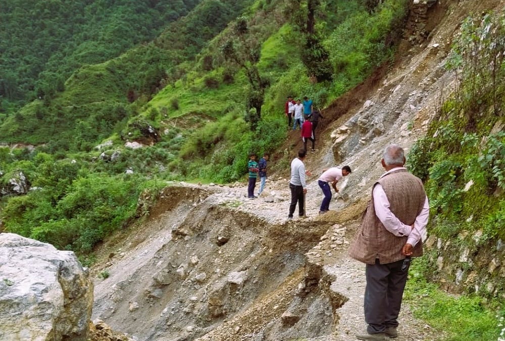 Rainfall in Mussoorie: Dehradun Mussoorie Road closed after debris comes on road Photos