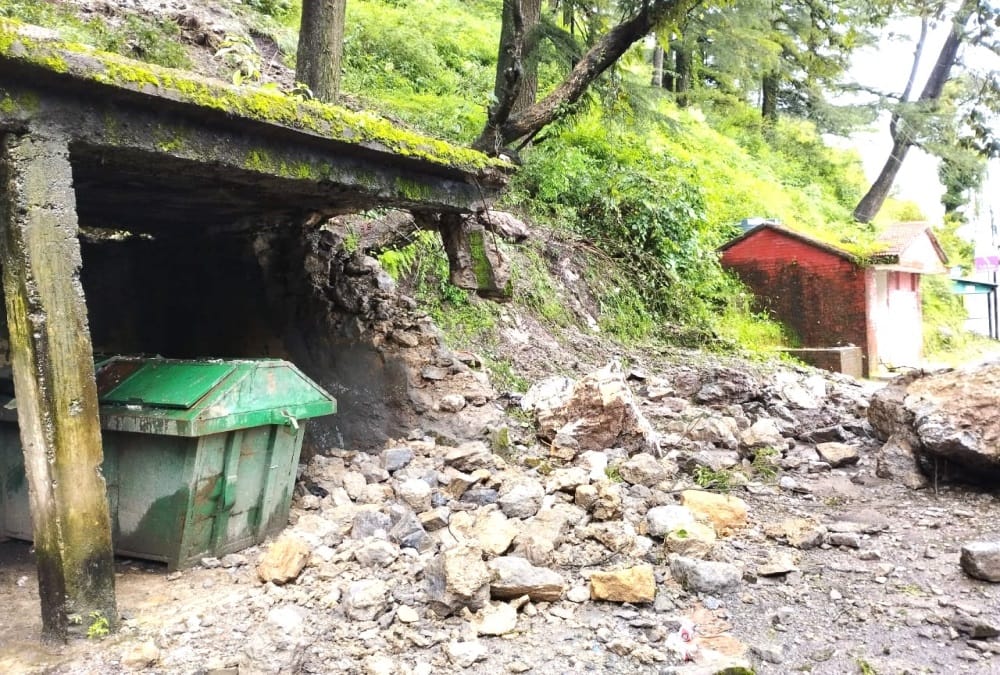 Rainfall in Mussoorie: Dehradun Mussoorie Road closed after debris comes on road Photos