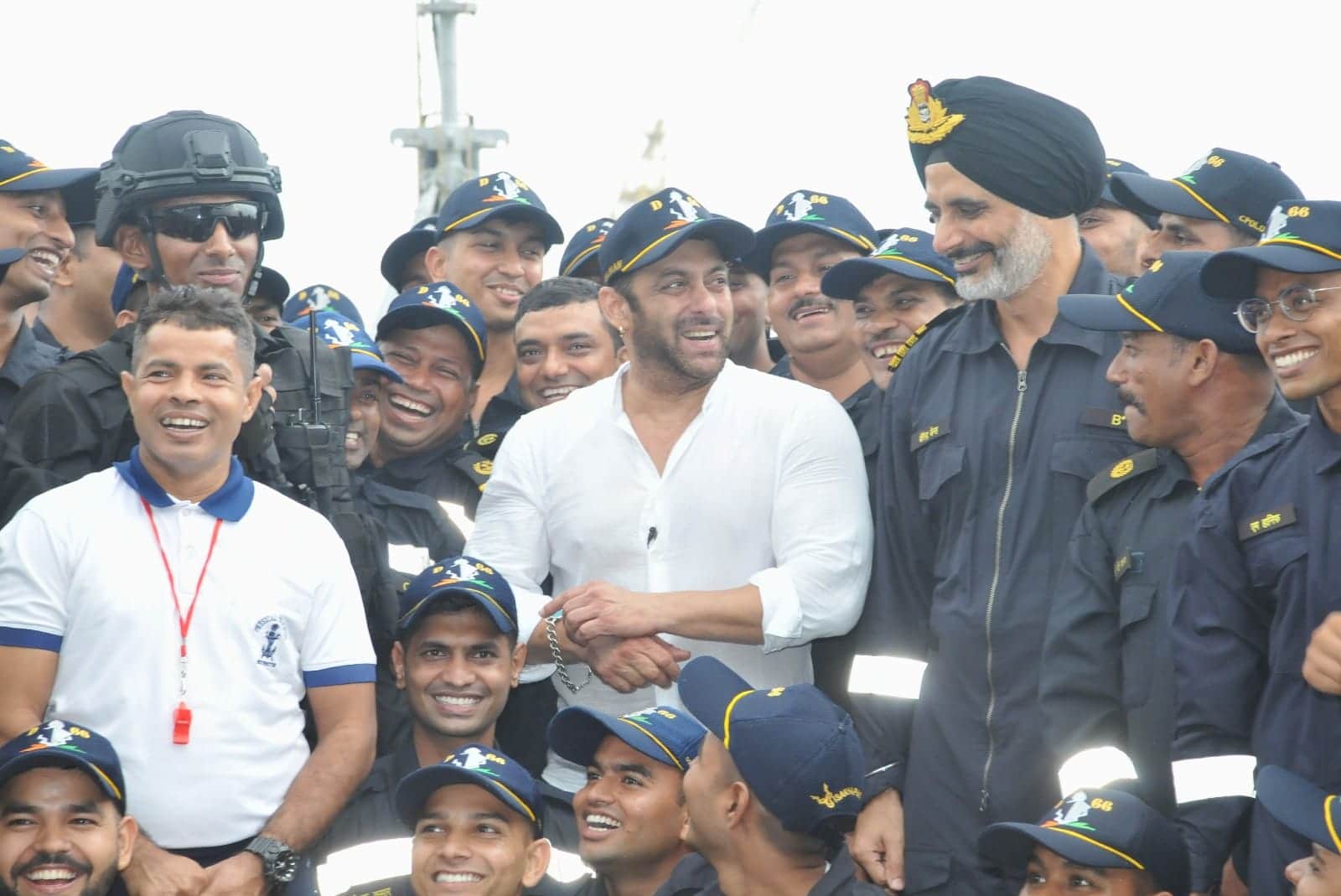 Salman Khan waved the national flag with Navy personnel photos of single hand push ups went viral