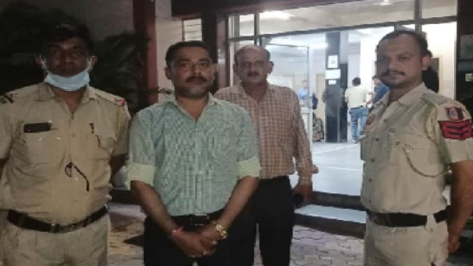 Delhi Police caught sex racket at Spa Center in Rohini Sector 10 seven people including six women arrested