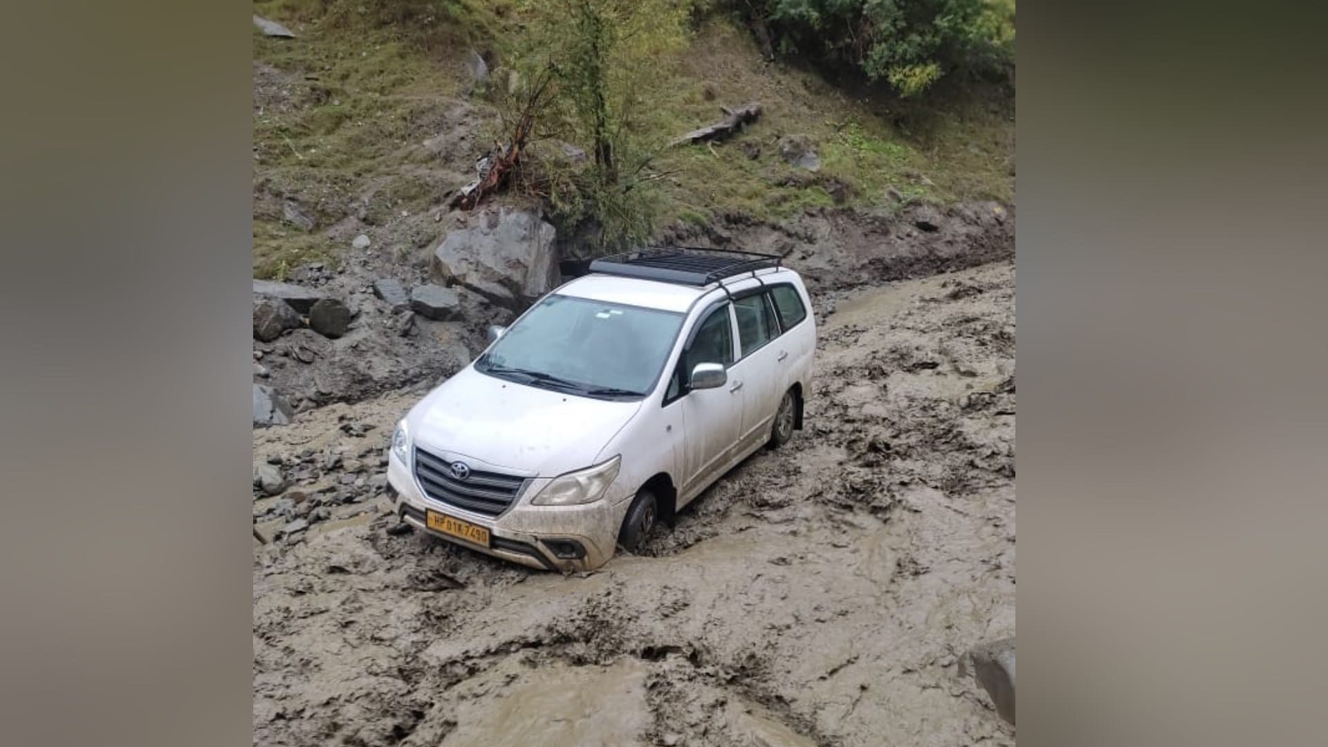 himachal weather update: cloudburst in anni kullu two women killed nh and other roads blocked due to landslide