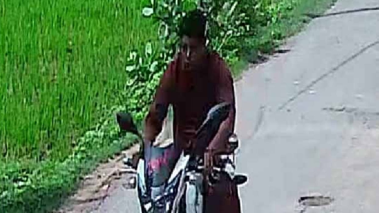 Robbery to woman in broad daylight in Hanumanganj