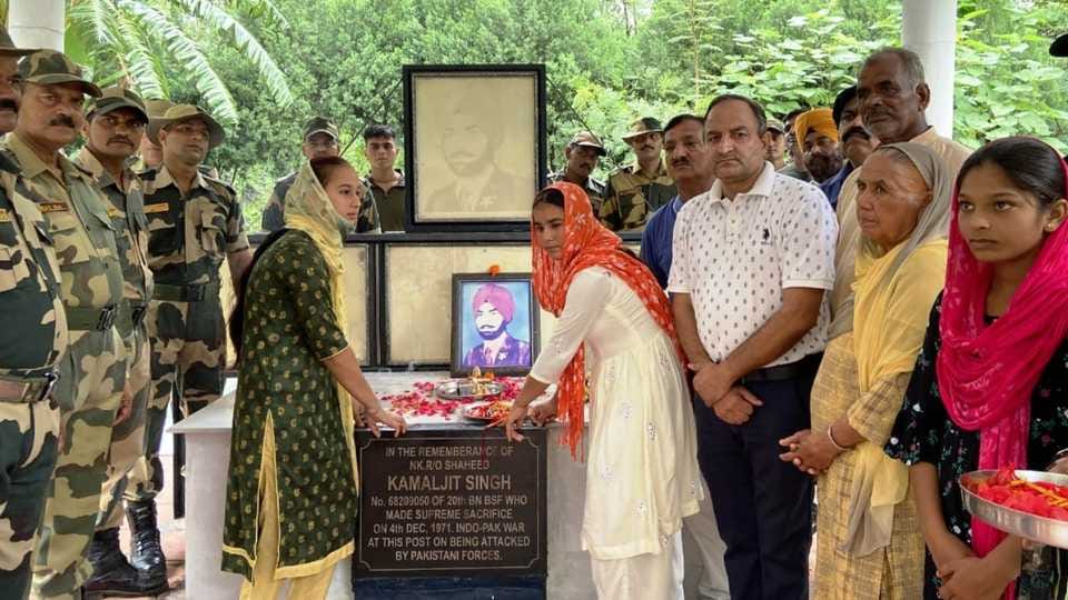 Village girls tie rakhi to martyr jawan in Pathankot of Punjab