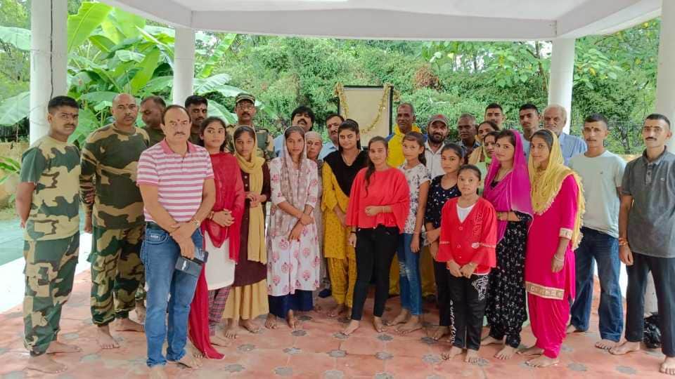 Village girls tie rakhi to martyr jawan in Pathankot of Punjab