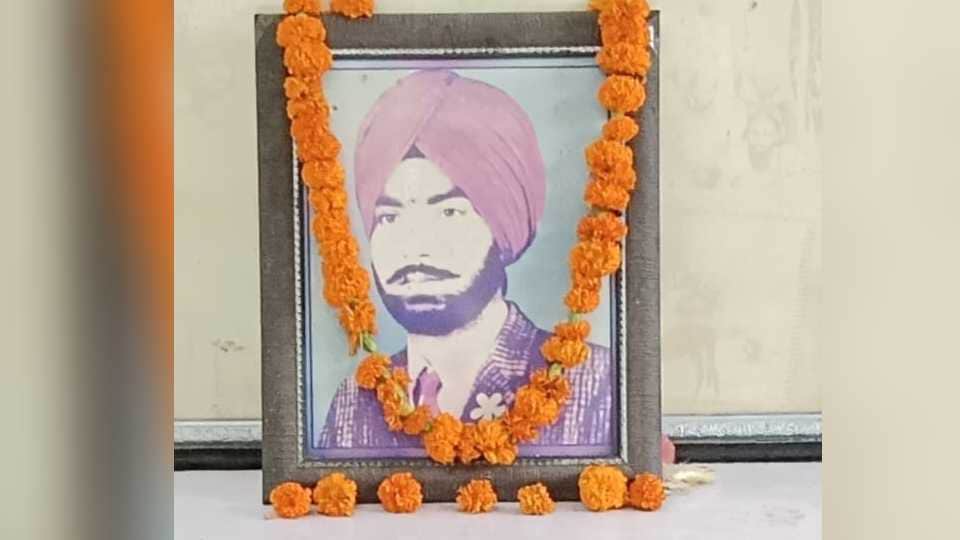 Village girls tie rakhi to martyr jawan in Pathankot of Punjab