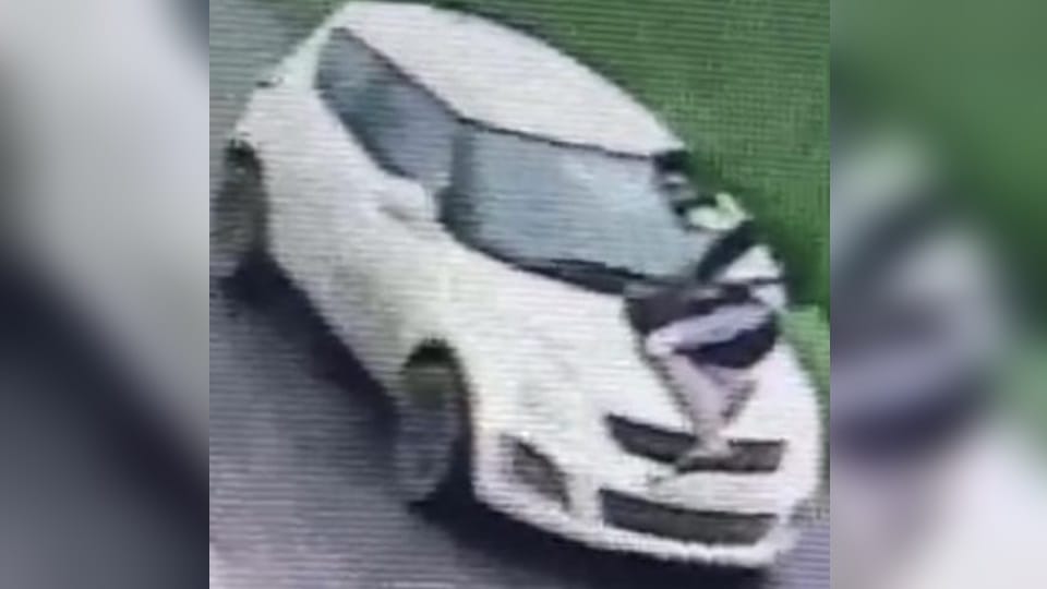 Drug smugglers rammed their car on policeman in Batala