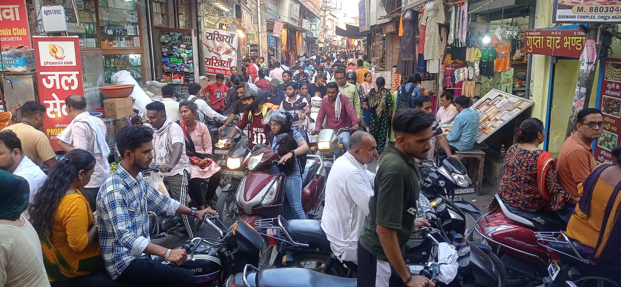 Rakshabandhan today, crowd of customers in the markets, Kurukshetra